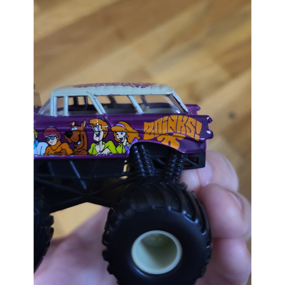 Hot Wheels Monster Jam Scooby-Doo Mystery Machine Purple Monster Truck 1:64 - Picture 8 of 14